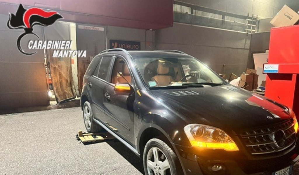 Furto da 60mila euro all’Unieuro di Curtatone: ladri sfondano il portone posteriore con un’auto