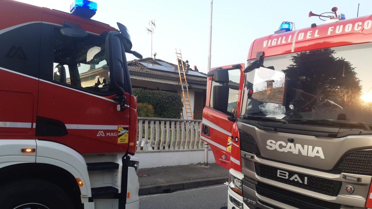 Incendio in una villetta, arrivano Vigili del fuoco e Carabinieri