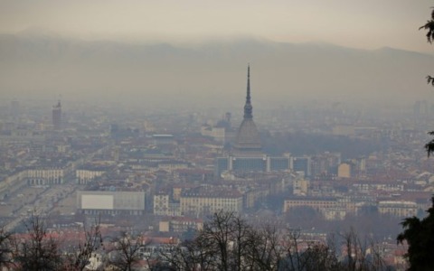 Inquinamento: a Torino il semaforo torna bianco