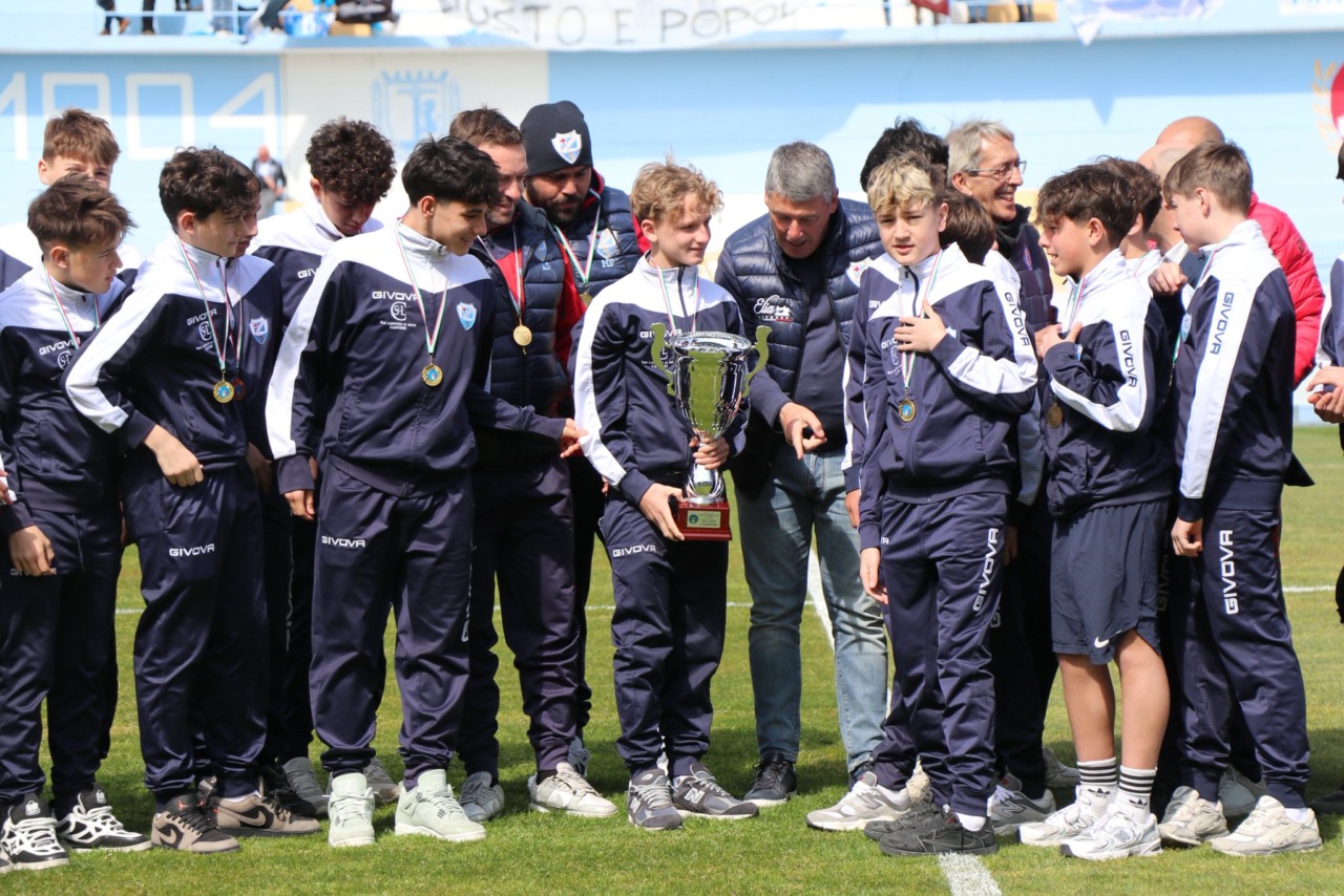 La Sanremese in festa solo per i suoi baby campioni Under 14. Con Varese finisce 0-0. Salvati due volte dalla traversa