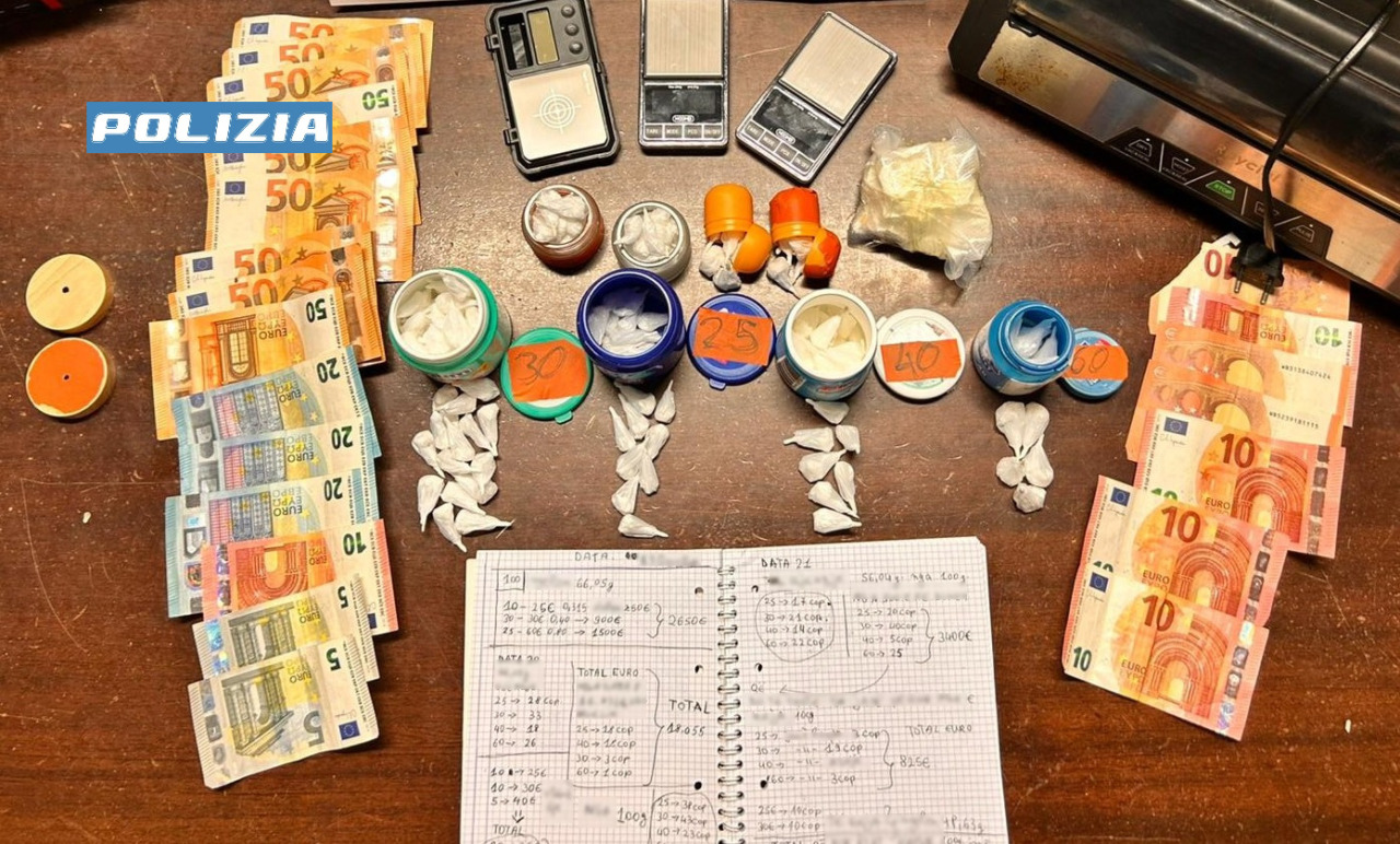 L’auto come supermarket della droga: arrestati i due pusher che operavano a Limito