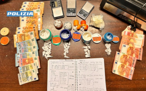 L’auto come supermarket della droga: arrestati i due pusher che operavano a Limito