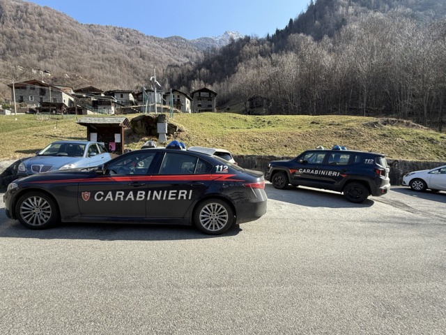Lite tra due persone, ragazzo accoltellato
