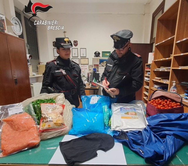 Manerbio: asporta cibo dalle celle frigorifere di un’azienda per 250 euro, arrestato 47enne