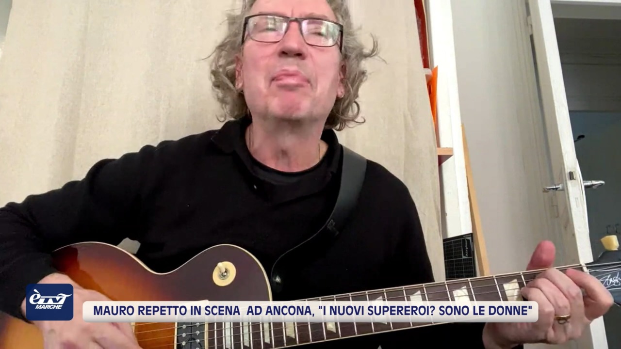 Mauro Repetto in scena ad Ancona, “i nuovi supereoi? Sono le donne” – VIDEO