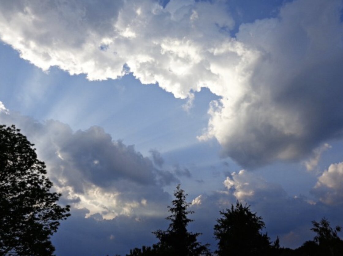 Meteo nel Bresciano: nel cielo dominano le nubi, precipitazioni deboli o assenti