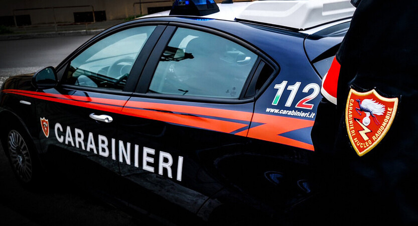 Minaccia la compagna col coltello e sferra un fendente contro un Carabiniere