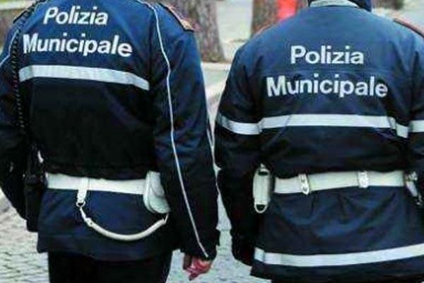 Novara, colluttazione in un bar di corso Garibaldi: ingerisce droga e viene arrestato