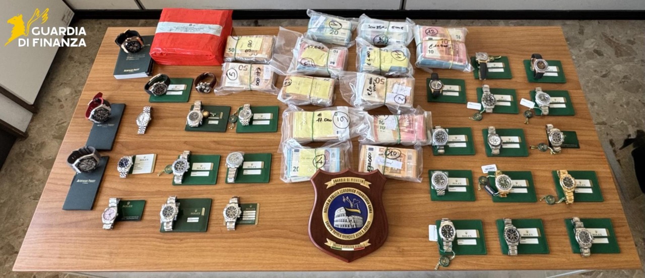 Orologi falsi e autoriciclaggio, misure cautelari e sequestri