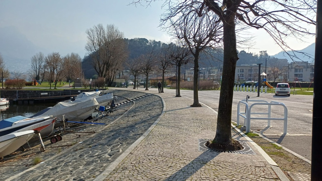 Parè, completata la riqualificazione della passeggiata a lago