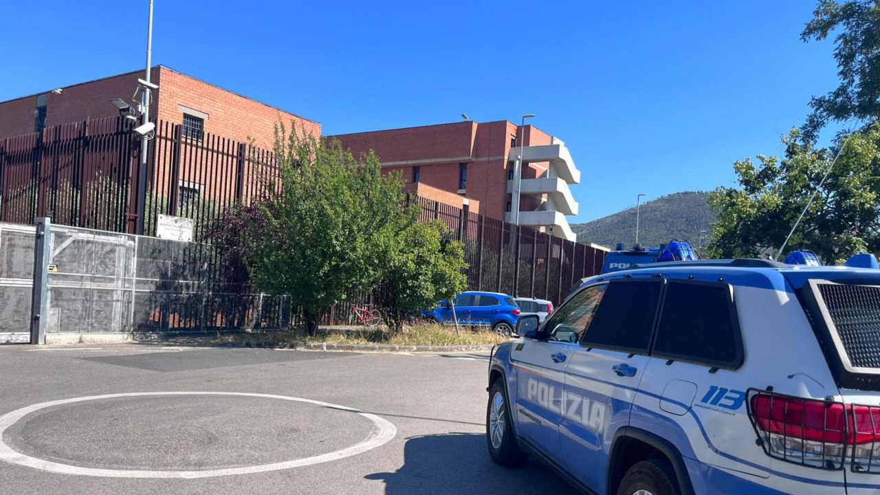 Prato, follia alla Dogaia: detenuto picchiato a sangue dal compagno di cella