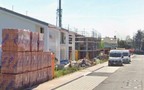 Precipita da sei metri mentre installa pannelli fotovoltaici: morto 50enne a Saonara