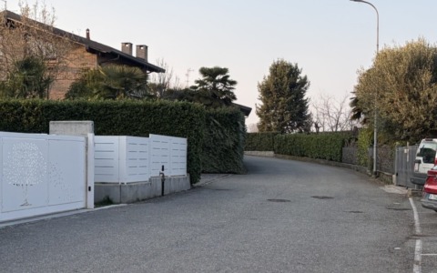 Rapina in villa, famiglia minacciata con un coltello e sequestrata