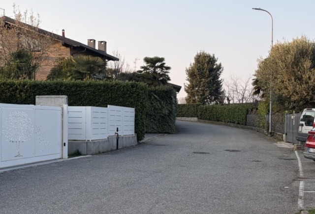 Rapina in villa, famiglia minacciata con un coltello e sequestrata