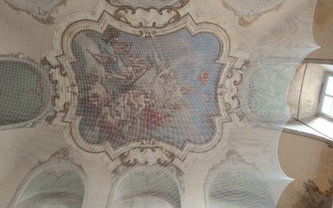 Restauri in corso in Villa Alari dove si riscoprono altri affreschi VIDEO