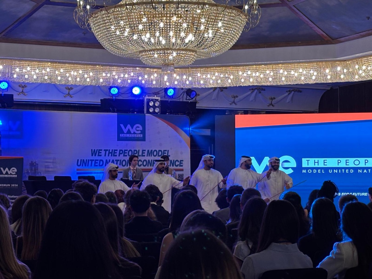 Rientro a Pavia dopo l’incubo a Dubai: 25 studenti della Scuola Internazionale tornano in Italia