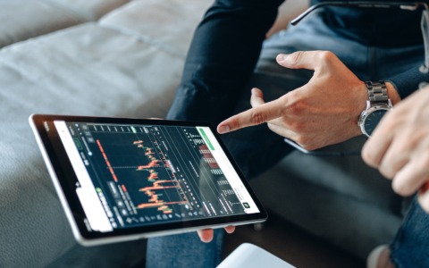 Schizzano prezzo del greggio e coperture assicurative delle compagnie petrolifere