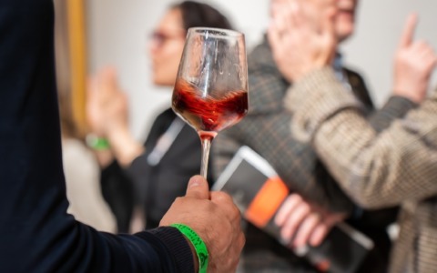 Sei incontri per conoscere Chianti e Brunello: un viaggio gratuito nel vino e nelle strategie di marketing territoriale