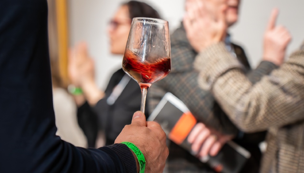 Sei incontri per conoscere Chianti e Brunello: un viaggio gratuito nel vino e nelle strategie di marketing territoriale