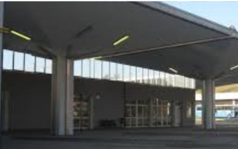 Sequestrati capi di abbigliamento contraffatti all’Autostazione