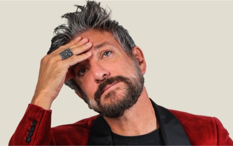 Sergio Assisi in scena al Teatro Sociale di Camogli con “Mi dimetto da uomo”