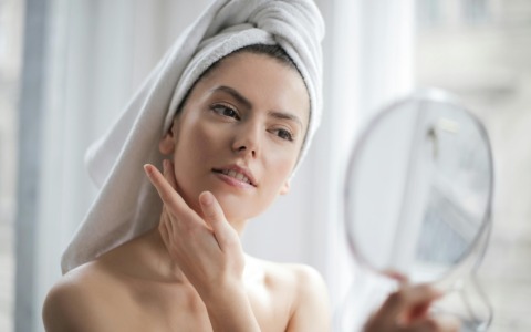 Skincare primaverile: come cambia la cura della pelle con la nuova stagione