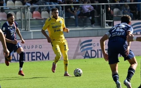 Stasera alle 20 Frosinone-Pescara. Gara da vincere