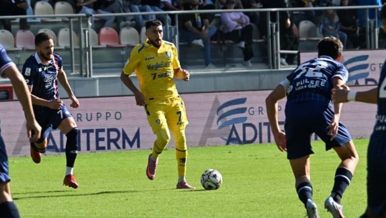 Stasera alle 20 Frosinone-Pescara. Gara da vincere