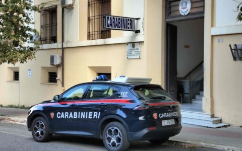 Studente sorpreso a scuola con un coltello