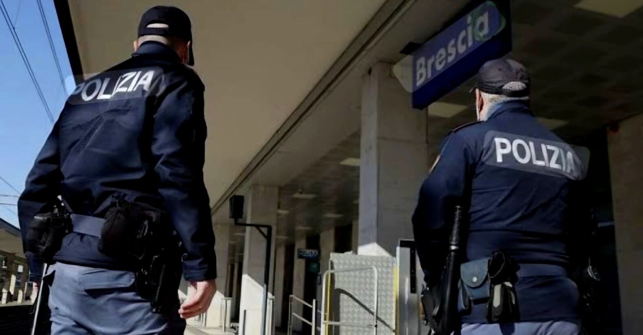 Sul treno senza biglietto: invitato a scendere, ha insultato e spintonato il Capo Treno