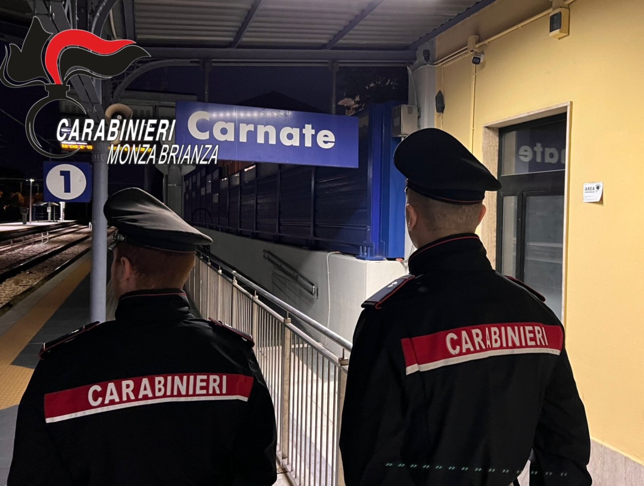 Tenta la fuga alla vista dei Carabinieri, ma viene preso: pusher in manette alla Stazione
