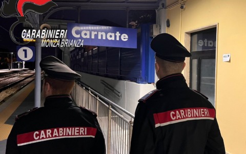 Tenta la fuga alla vista dei Carabinieri, ma viene preso: pusher in manette alla Stazione