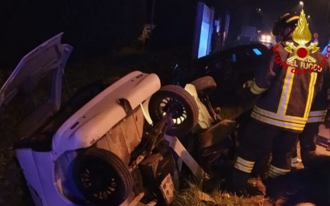 Tolentino. Incidente tra due veicoli. Estratto dai Vigili del Fuoco il conducente di una microcar