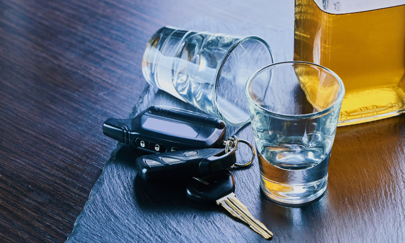 Ubriaco, si schianta contro la recinzione: denunciato un 45enne