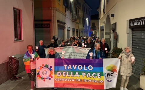 Una fiaccolata per le vie del centro storico per scegliere la pace