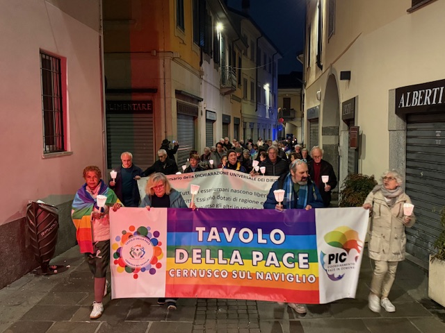Una fiaccolata per le vie del centro storico per scegliere la pace