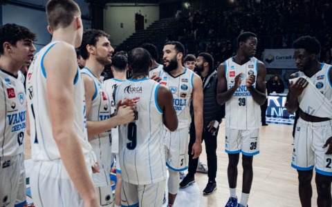 Vanoli Cremona, domenica al PalaRadi sfida per il riscatto contro Napoli