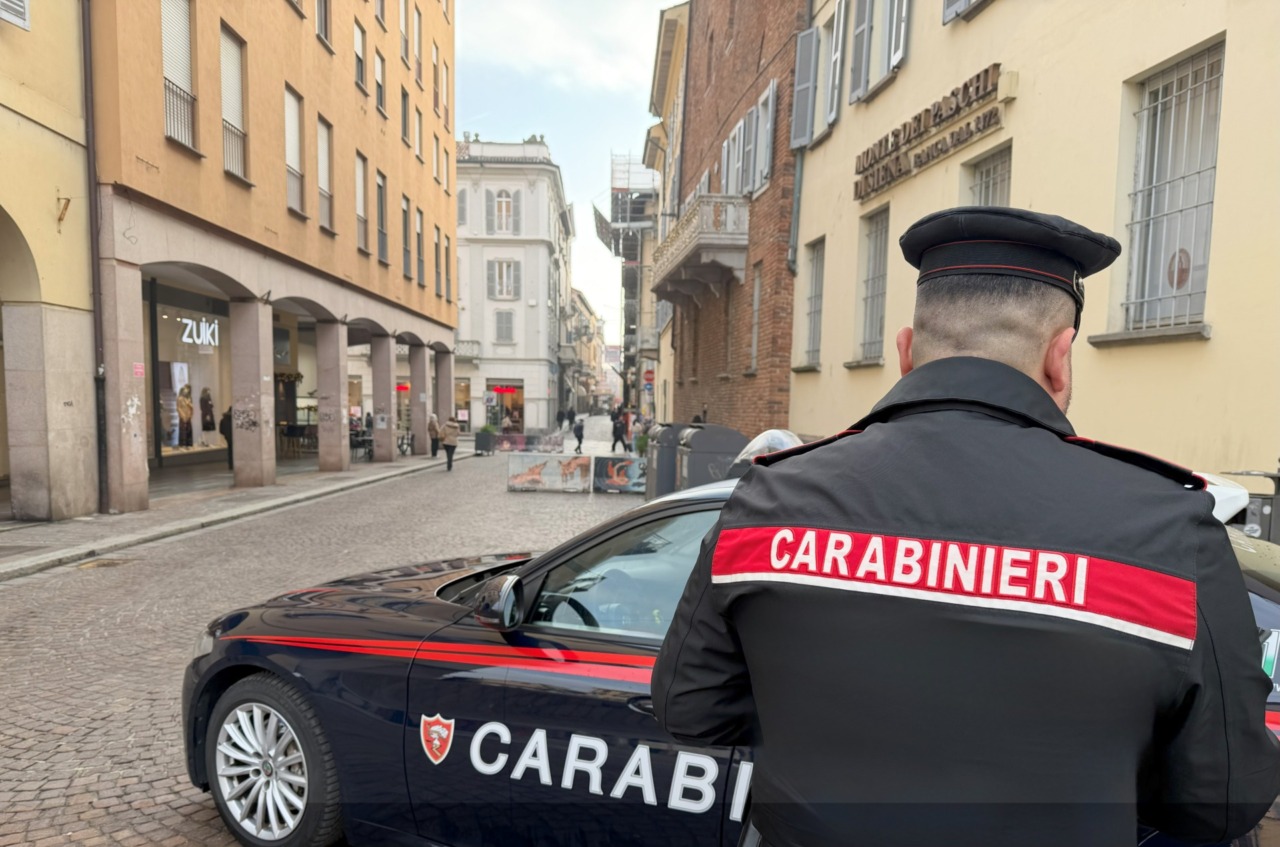 Vende il telefono poi ne denuncia il furto ai carabinieri per non dirlo ai genitori
