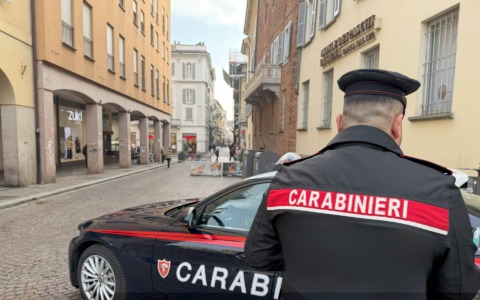 Vende il telefono poi ne denuncia il furto ai carabinieri per non dirlo ai genitori
