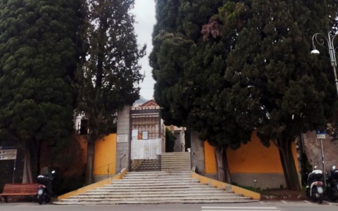 Vento, a Santa chiusi parchi e cimiteri