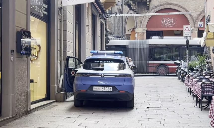 Tentano una rapina in via Clavature, ma le vittime sono un agente e un finanziere fuori servizio
