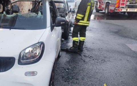 2 auto a rogo, alba di cuoco all’Ardenza