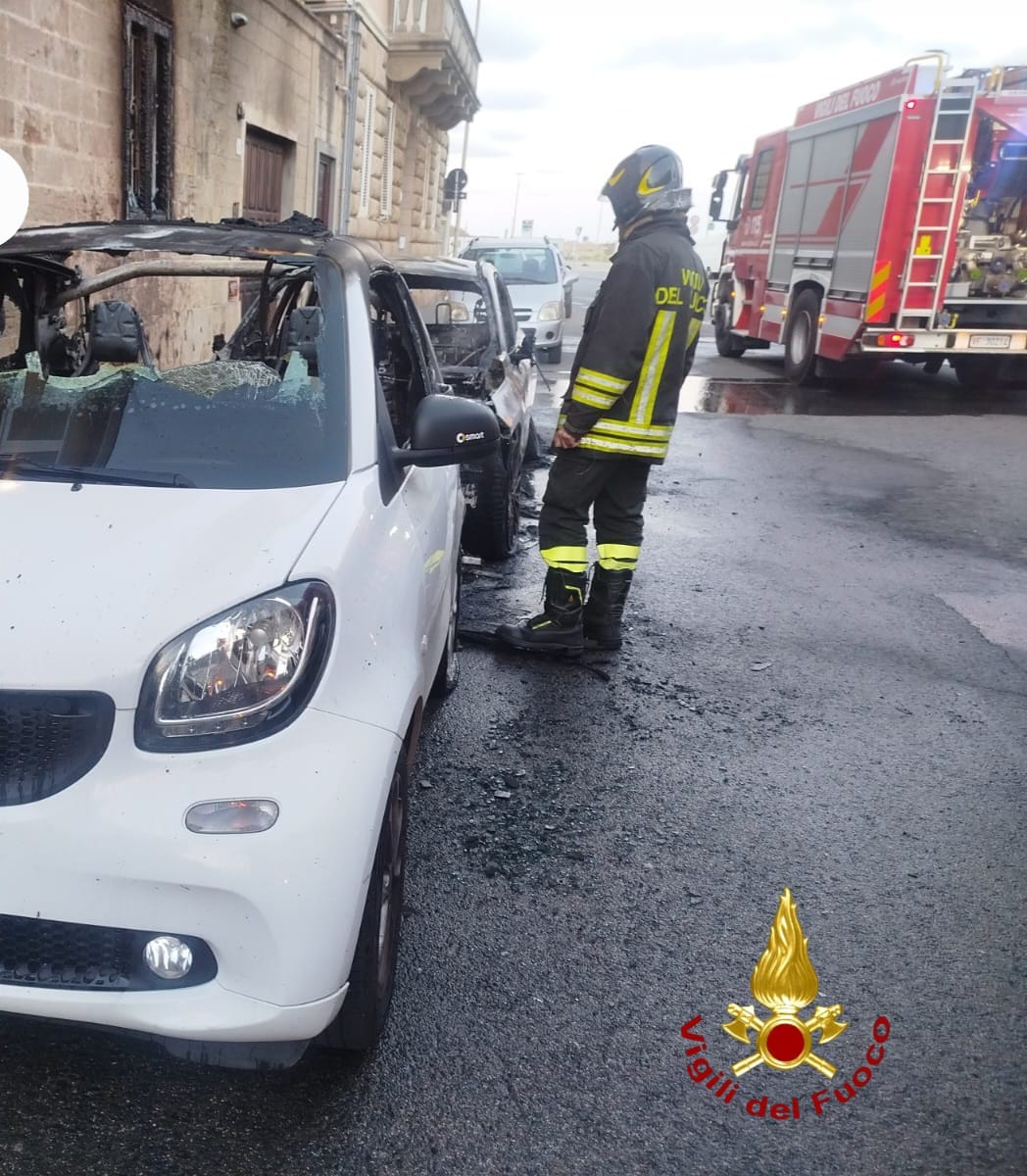 2 auto a rogo, alba di cuoco all’Ardenza