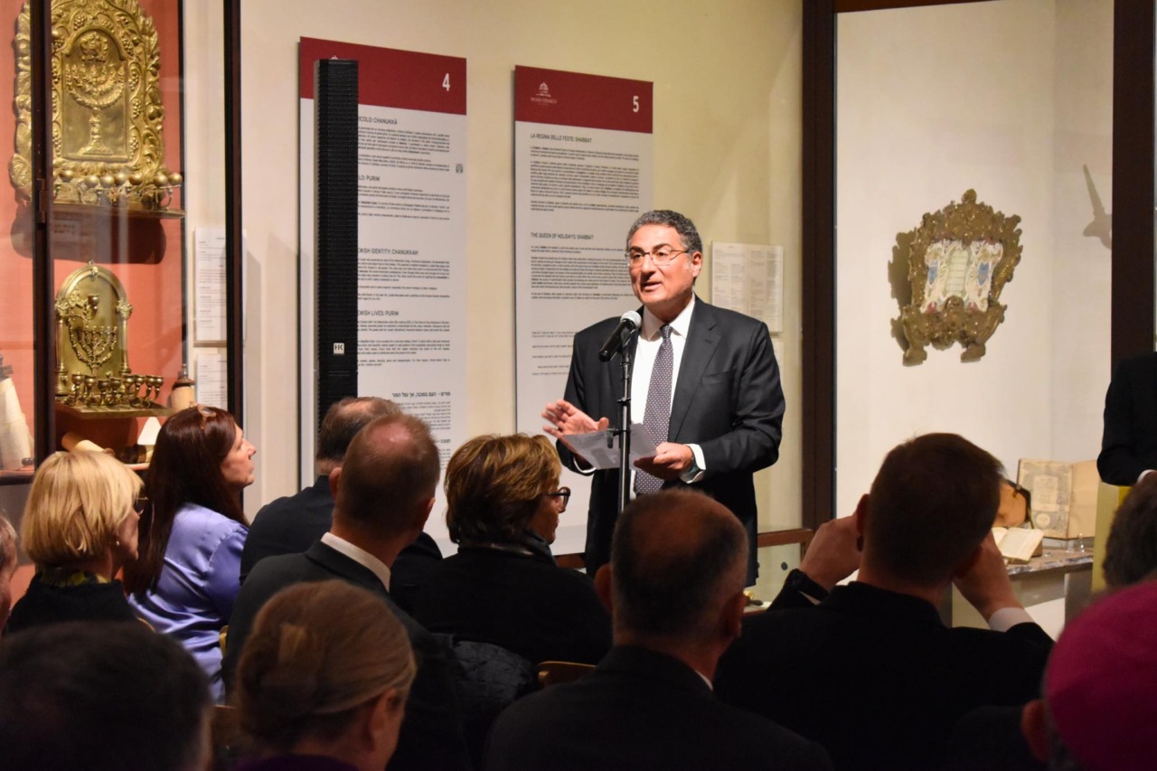 Aggredito e insultato in strada, indossava la kippah