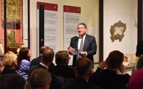 Aggredito e insultato in strada, indossava la kippah