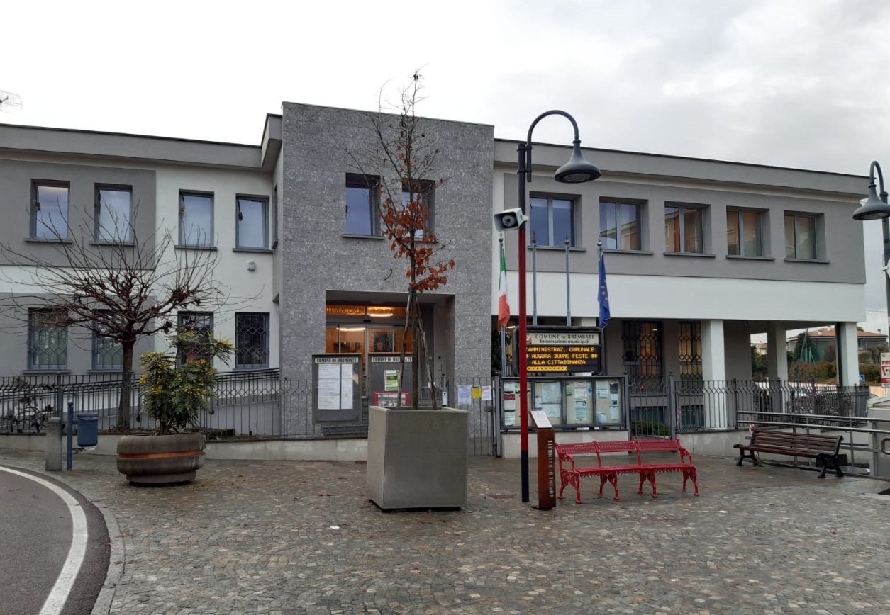 Alzabandiera ed esposizione dei lavori degli studenti per la festa della Liberazione