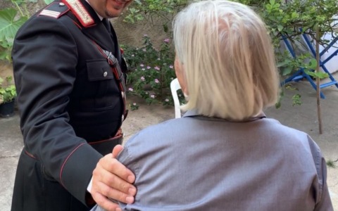 Anziana raggirata a Bologna, il truffatore le sottrae gioielli per centinaia di migliaia di euro