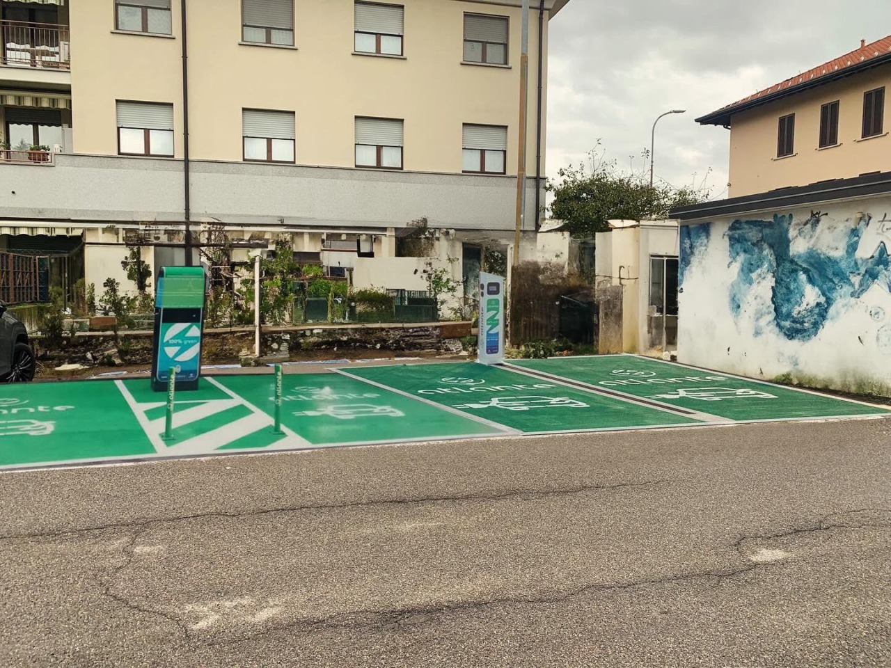 Arrivano le colonnine elettriche