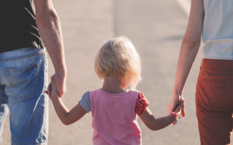 Assegno unico aprile 2026: perché l’importo è più basso, quando arriva e cosa cambia con ISEE e arretrati