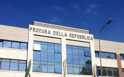 Attesa per l’autopsia sul corpo del 56enne Antonio Del Nobile, trovato morto in casa nel quartiere Gionchetto.